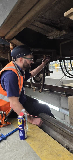 Shaun working underneath 507001