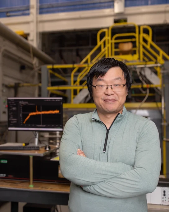 Headshot photo of Zhengguang Lu.