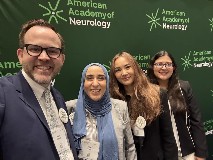 Dr. Justin Jordan leading a course on global brain health