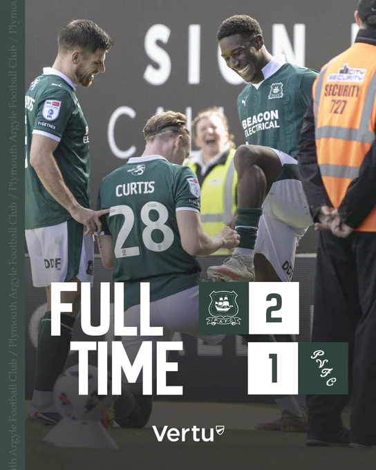 A graphic showing the full-time score, 2-1 to Argyle.