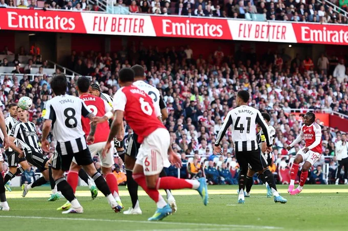 ประตู! อาร์เซนอล 1-0 นิวคาสเซิล (เอเซ่, นาทีที่ 9)
อาร์เซนอลเล่นลูกเตะมุมสั้น ไค ฮาแวร์ตซ์ ส่งบอลให้ เอเซ่ ยิงด้วยเท้าขวา บอลส่าย ไซร้ก้อย นิค โป๊ปหมดโอกาสป้องกัน
#sakdakul #liveblog #บังอู๋ครีเอท #อู๋แอคชั่น
#ฟุตบอลบังอู๋ #บังอู๋ไลฟ์บล๊อก