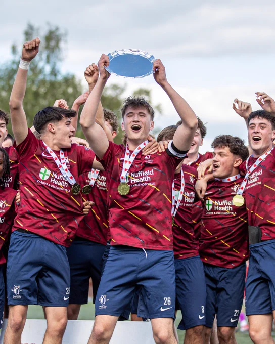 Cardiff Met celebrate winning the FAW National Academi Development League Play-Off. 