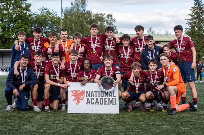 Cardiff Met celebrate winning the FAW National Academi Development League Play-Off. 