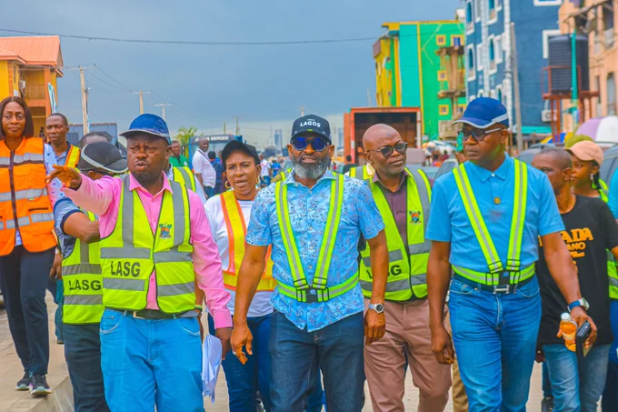 the Special Adviser to the Governor on Infrastructure, Engineer, Olufemi Daramola, alongside the Permanent Secretary, Office of Infrastructure, Engineer Olutokunbo Oyenuga, led other Directors from the Office of Infrastructure on an inspection tour of the ongoing completion works on  Adeniji Adele Road as well as ongoing reconstruction works on Idumagbo Avenue, Ojo Giwa Street, Oroyinyin Street,  Moshalashi Road, Okoya Road, and Iga-Idunganran Roads all within the Lagos Island LGA