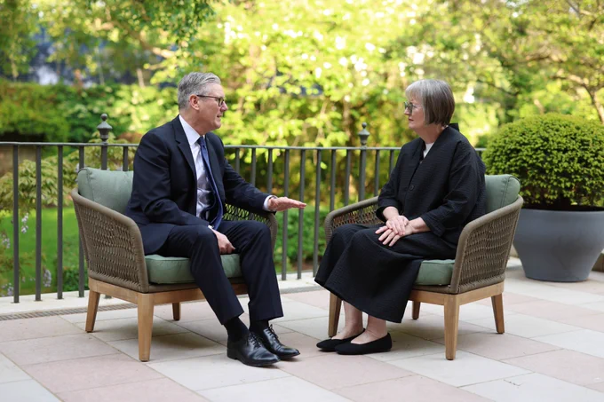 Keir Starmer sits with Harriet Harman in the garden at Downing Street.