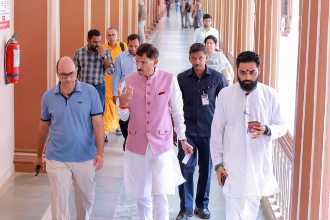 Amrita Vishwa Vidyapeetham welcomed Shri Sanjay Seth, Hon’ble Minister of State for Defence, to the Amritapuri campus on May 8, 2026.

His presence strengthens the dialogue between academia and national service — a core value that defines Amrita’s mission.

#Amrita #Amritapuri