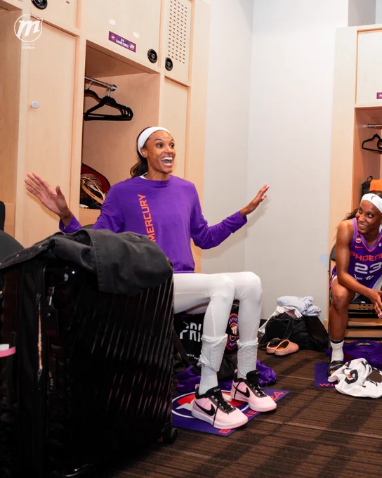 Dewanna Bonner celebrating in locker room