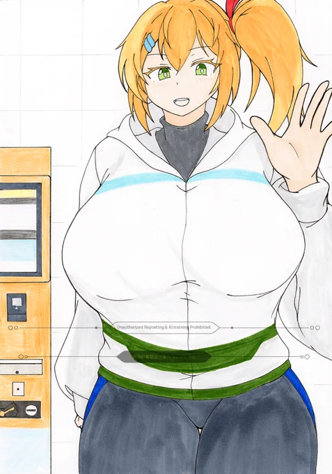 凪さんと会うことになって、駅ナカで集合することになった。
集合場所も迷うからと言って、オレンジジュースの自販機横に来るように案内されたが、遠目から見ても長身なのが分かった。
彼女が移動するだけで、行く人は思わず振り返ってる。
電車や地下街の天井が低く見えてしまうくらい…！

今日はどこに行くの？
駅の電光掲示板を見て今日の行く先を決めるのであった。

もちろん移動手段は…ご承知のとおり…！
