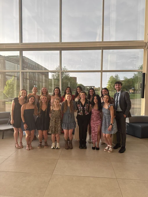 UIS Women’s cross country and track team.