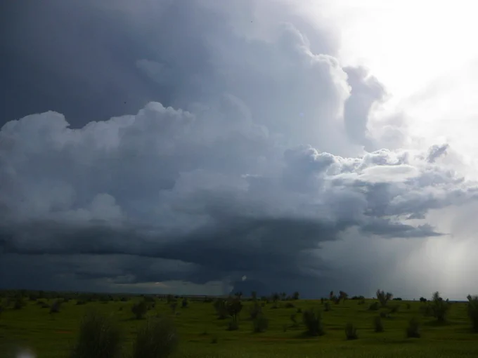 Développement local de convection profonde précipitante, en septembre dans l'après-midi près d'Hombo © Françoise GUICHARD/Laurent KERGOAT/CNRS Images