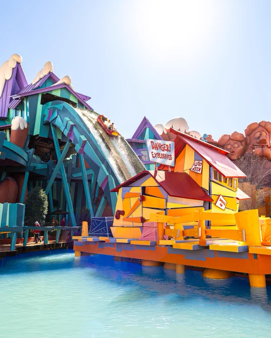 Photo of the big drop for Dudley Do-Right's Ripsaw Falls.