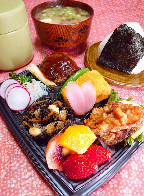 ヘルシー弁当のつもりがついつい😂
