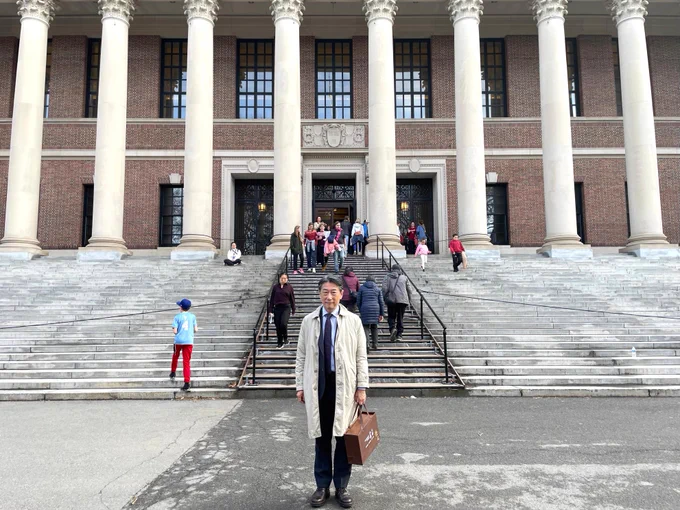 Oh Joon in front of the Harvard Library