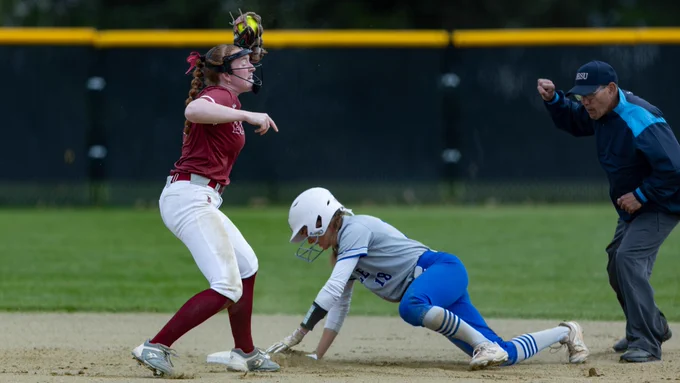 Softball splits doubleheader with No. 19 Colby