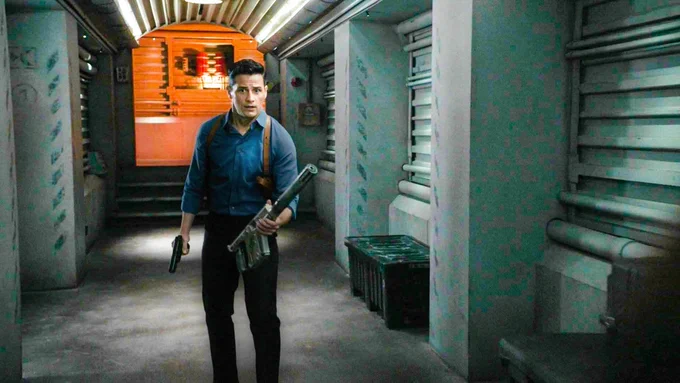 daniel sousa holding guns in the hallway of the lighthouse in "agents of s.h.i.e.l.d."
