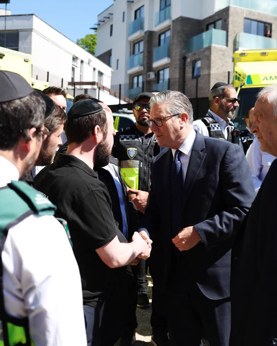 Keir Starmer meets first responders and volunteers in Golders Green.