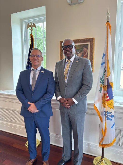 Photo of John Knox, Principal Deputy Assistant Secretary for Preparedness and Response at HHS Administration for Strategic Preparedness and Response, posing with Governor Bryan.