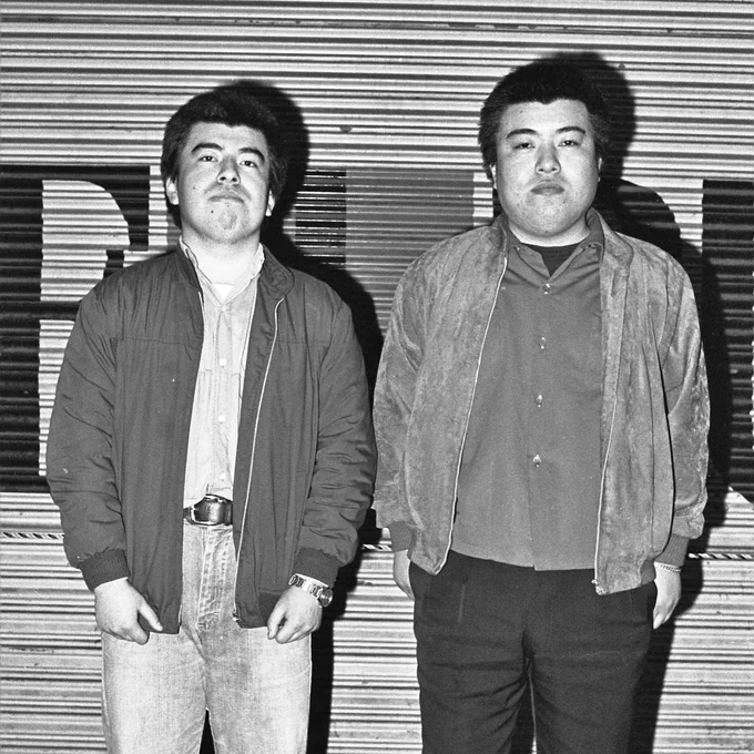 突然段ボール　蔦木栄一(右)、俊二兄弟　1980