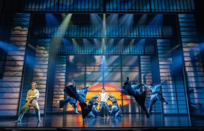 Karate on stage with big leaps and kicks