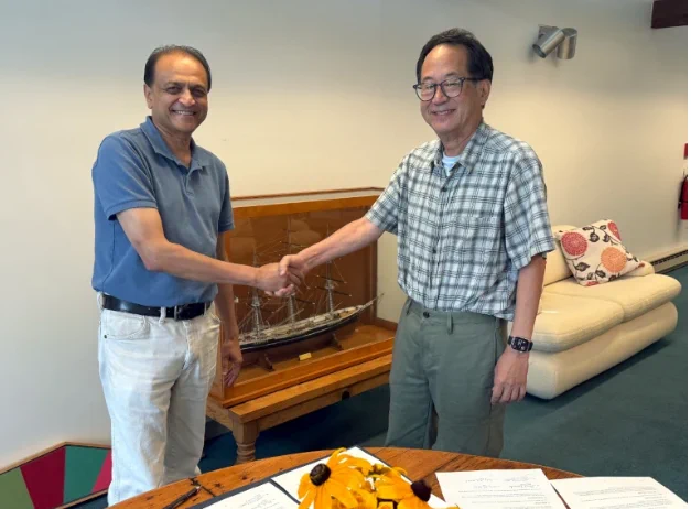 Cell biologist Mark Terasaki (right) has pledged to give US$25 million to the Marine Biological Laboratory in Woods Hole, Massachusetts, over the next five years.Credit: Marine Biological Laboratory