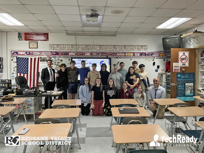 Mayor Gordon Barrows inspires future leaders 🇺🇸📚 Thanks to @DrJHarmon & Redbank Valley High School for 7  yrs of civic engagement! Q&A on real projects 🏗️

#RedbankValley #CivicEngagement #FutureLeaders #NewBethlehem #Civics
