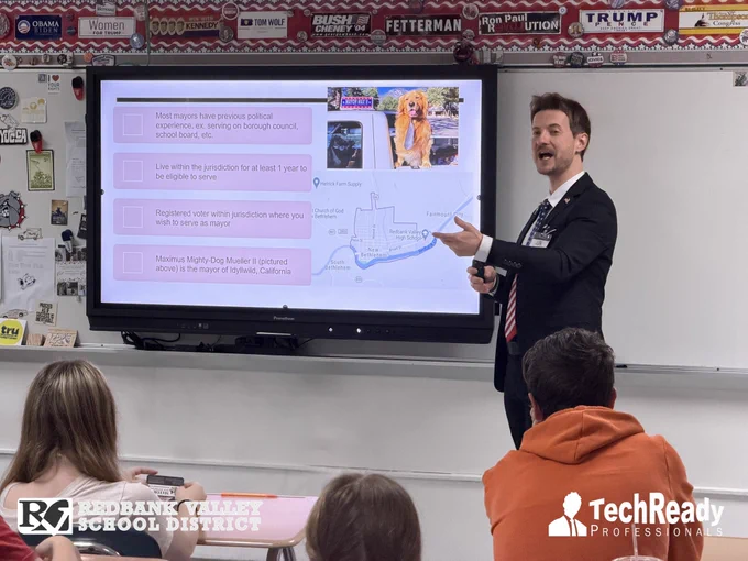 Mayor Gordon Barrows inspires future leaders 🇺🇸📚 Thanks to @DrJHarmon & Redbank Valley High School for 7  yrs of civic engagement! Q&A on real projects 🏗️

#RedbankValley #CivicEngagement #FutureLeaders #NewBethlehem #Civics