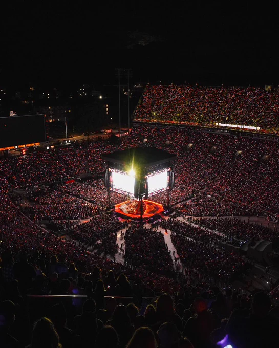 Wide photo of Clemson’s Memorial Stadium as George Strait performs.