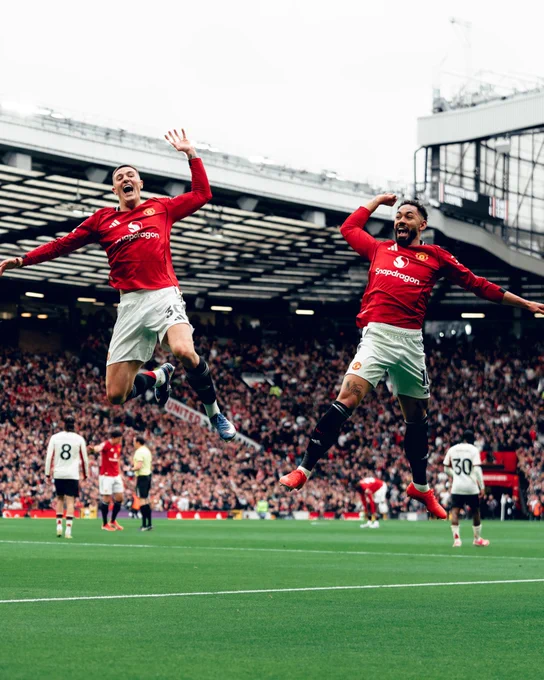 Benjamin Šeško and Matheus Cunha celebrate the former's goal.
