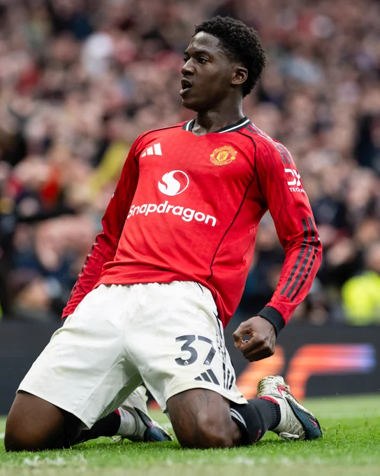 Kobbie Mainoo celebrates scoring against Liverpool.