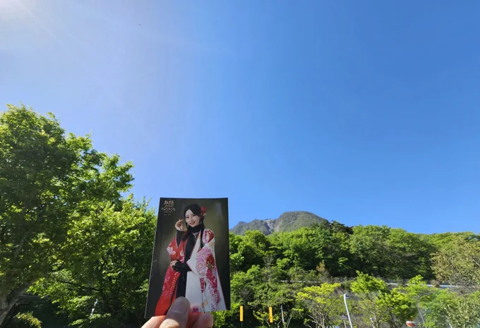 こちらは高速道路の上りSAから見た由布岳