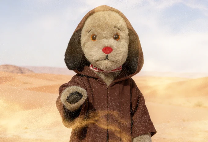 Sweep dressed as a Jedi on the sandy wastes of Tatooine.