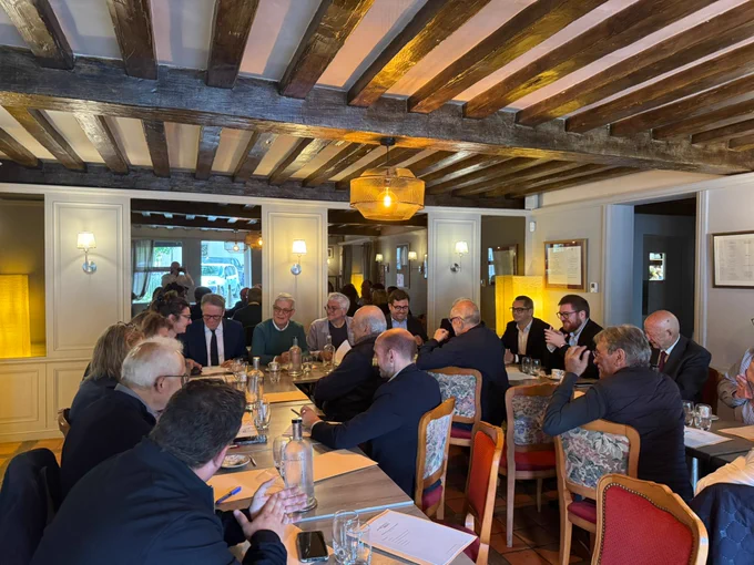 Séminaire des élus Les Centristes de Normandie autour de notre Président Hervé MORIN & de notre Secrétaire Général Thomas ELEXHAUSER. Dans chaque territoire, nous aurons des candidats pour défendre un projet libéral, décentralisateur et profondément ancré dans les réalités locales !