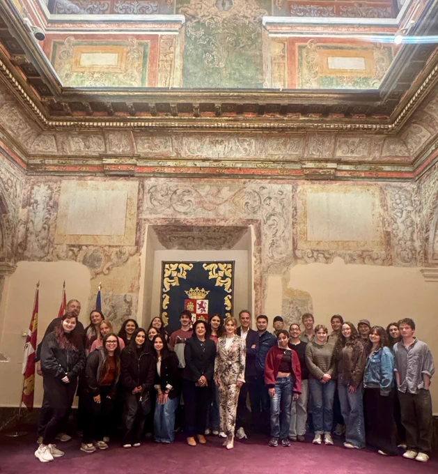 Recepción de estudiantes de español de la University of Washington que participan en el programa de primavera desarrollado en el UW León Center y en el Centro de Idiomas de la ULE, así como al grupo liderado por Lillian Ortiz-Self, miembro de la Cámara de Representantes del Estado de Washington, en el marco del programa Study Abroad in León.