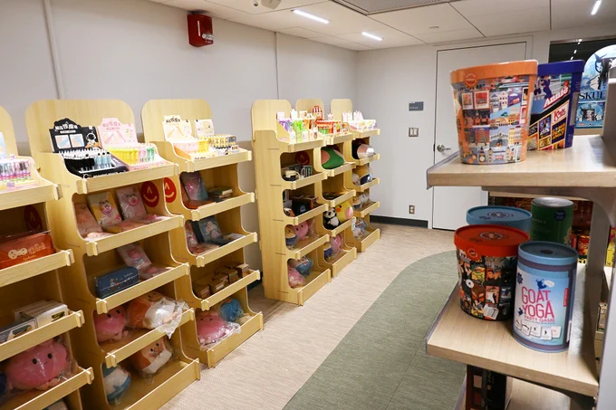 Shelves with gifts 