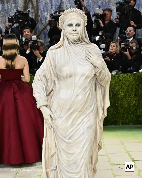 Heidi Klum on the Met Gala carpet.