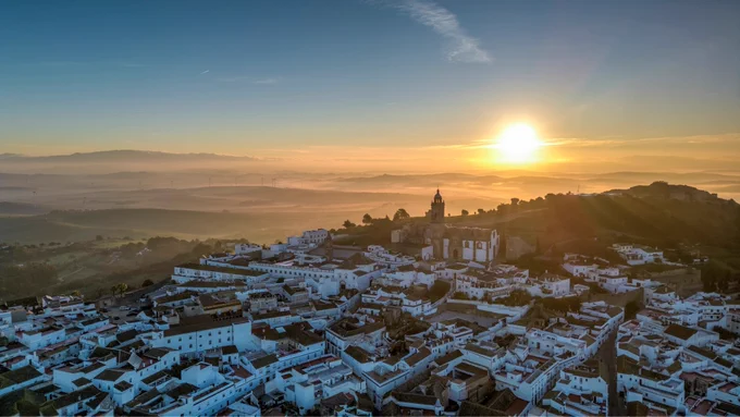  Dawn in the town of Medina Sidonia, Cadiz © Shutterstock