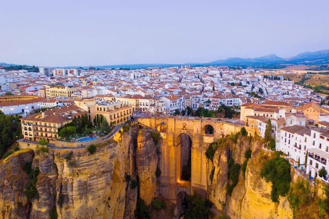 The urban center of Ronda (Malaga) is split between the two sides of the Tajo de Ronda, a gorge more than 100 meters deep. Its old town is declared a Cultural Heritage Site © Shutterstock