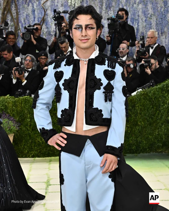 Hudson Williams on the Met Gala carpet. 
