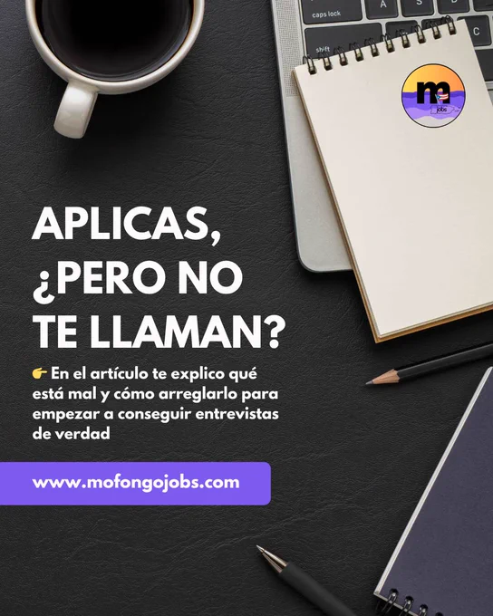 Flat lay of a desk with a coffee cup, laptop, notebook, and pen. Overlaid text reads: “Aplicas, ¿pero no te llaman?” with a note inviting readers to learn how to fix their resumé to get interviews, plus the MofongoJobs website link.