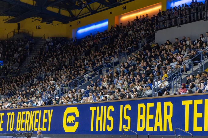 A large crowd of transfer admits, and their friends and families in Haas Pavilion.