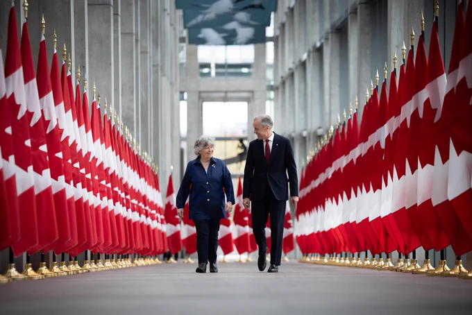 Prime Minister Carney walks down a hallway with the Governor General-designate, the Honourable Louise Arbour, in Ottawa, Ontario.