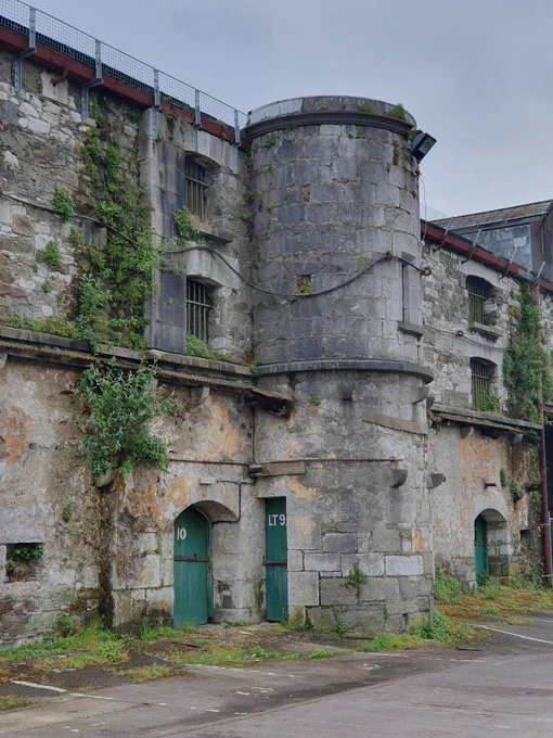 Sad to say Cork Citys heritage is not in safe hands
Take for example these bonded warehouses at the port of Cork
Priceless heritage rotting away
We have to do better
#DerelictIreland #RestPlayWork 