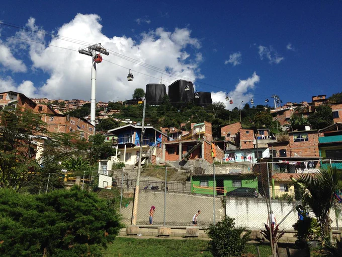 En 2010 tuve la oportunidad de ir a Medellín y conocer los proyectos del Metrocable. Es una de las fotos que tomé 