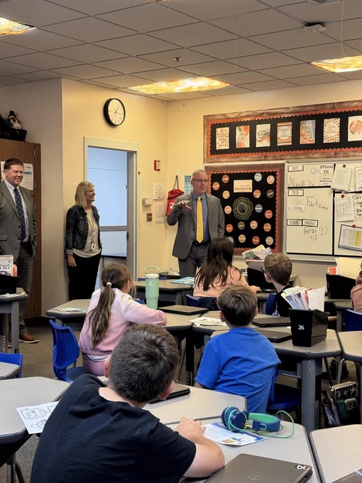 Mr. Ketchum visits WES third grade class