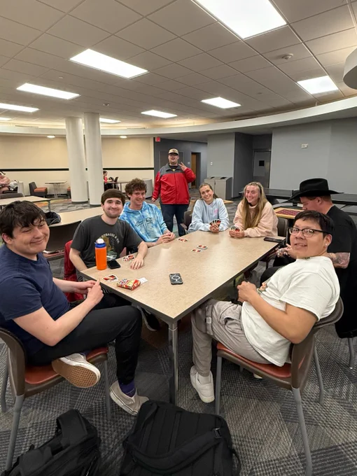 A group of students play UNO together.