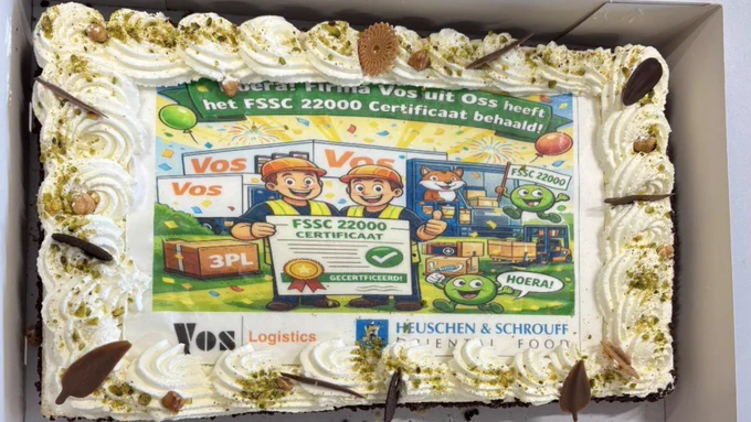 Veiligheid staat elke dag centraal: in het algemeen én specifiek als het gaat om voedselveiligheid. Een mooie bevestiging van de voortdurende focus is het behalen van het nieuwe FSSC 22000 Food Safety certificaat. Dit resultaat laat zien wat er mogelijk is wanneer samenwerking en gedeelde kwaliteitsstandaarden samenkomen.

Samen met Heuschen & Schrouff laten we in de praktijk zien wat The Power of a Shared Network betekent. Dankzij de inzet en samenwerking van de teams aan beide kanten is dit prachtige resultaat bereikt. Nick Nieddu en Matthias Schink van Heuschen & Schrouff en onze collega's Sylvia Visser, Maria van Tergouw, John Vos, Edwin van Dinther en Jan-Peter Cornelissen 👉 die taart is meer dan verdiend.

#samenwerking #FSSC22000 #thepowerofasharednetwork