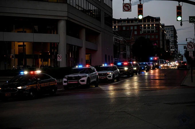 police cars downtown columbus at night