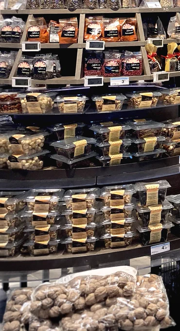Healthy food and spice sector in supermarket

Supermarket interior featuring organized retail displays of nuts, snacks, and gourmet products.

https://www.istockphoto.com/portfolio/Pandza?mediatype=photography

#VisualMerchandising #StoreLayout #PackagingDesign #Supermarket #GraphicDesign #Mockup #RetailInnovation