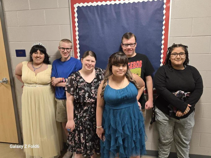 Photo of students ready to enter the Essential Academic prom at VMHS