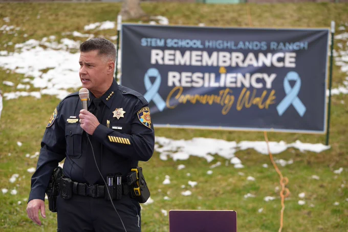 Sheriff Weekly speaking at the STEM community walk.
